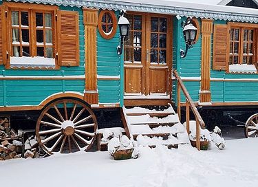Unique circus wagon with jacuzzi and sauna - 20
