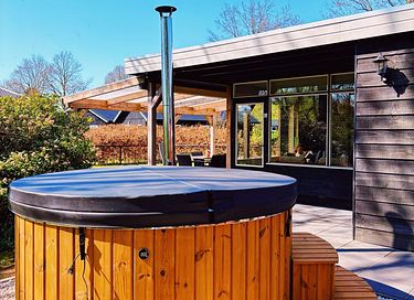 Vakantiehuis (4p) met hottub op bosrijk park