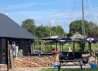 Grasgedecktes Haus am Wasser in Groningen - 25