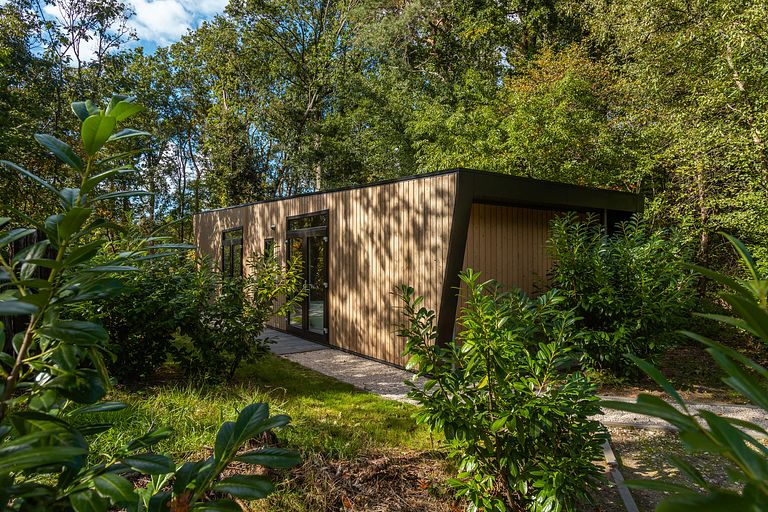 Wellness-Hütte mit Sauna und Whirlpool im Wald - 1