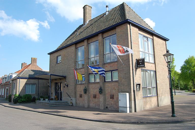 Unieke B&B in oud gemeentehuis in Zeeland - 1