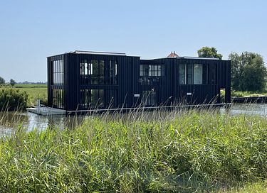 Stijlvolle watervilla met nautisch interieur 6 personen