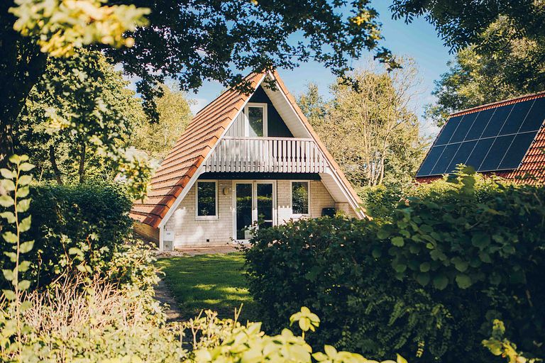 Bungalow with garden and playground - 1