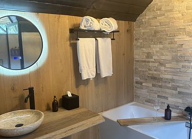 Luxury forest cabin with private jacuzzi - 11