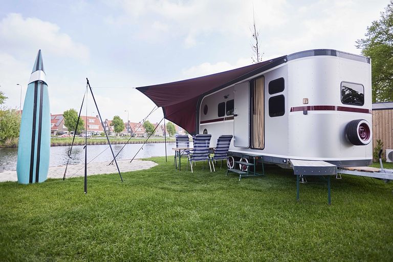 Caravane rétro avec sa propre plage - 1