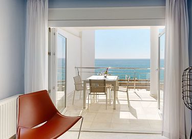 Modern apartment by the sea with pool view - 5