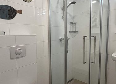 Rietgedekte villa met uitzicht over het meer - 28