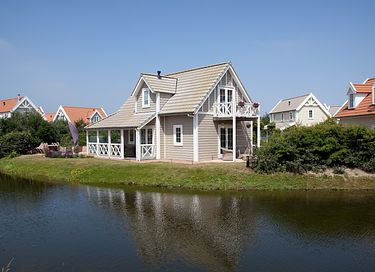 Vacation villa near the beach for 6 pers.