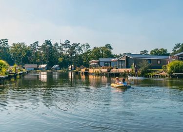 Knusse tent vlakbij een zandstrand - 22