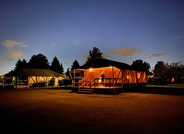 Grote safaritent op avontuurlijke camping - 2