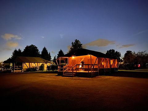 Grote safaritent op avontuurlijke camping - 2
