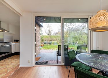 Bungalow with a covered patio in Zeeland - 5