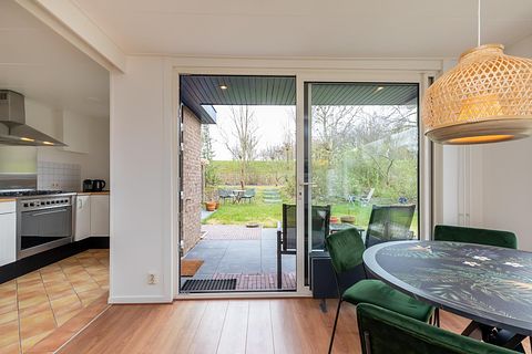 Bungalow with a covered patio in Zeeland - 5