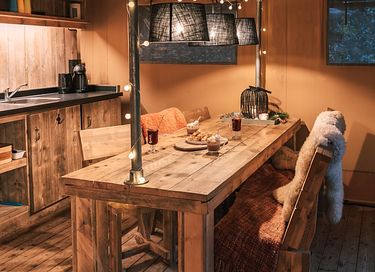 Luxe glampingtent in het bos met buitenbad - 16