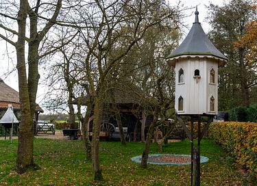 A Colorful Stay in a Historical Farmhouse - 26