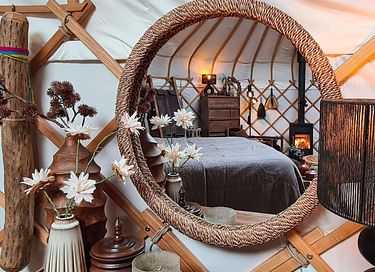 Luxe yurt met houtkachel en privé sanitair - 12