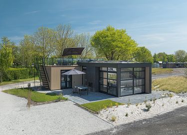 House with roof terrace on the IJsselmeer