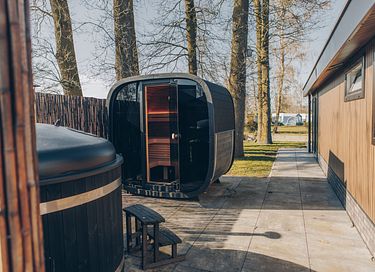 Stylish stay with private sauna and hot tub - 2