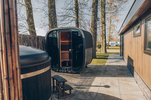 Stylish stay with private sauna and hot tub - 2