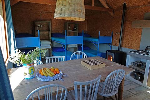 Vacation hut right by the water in Friesland - 5