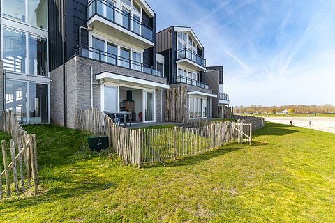 Wohnung mit Terrasse am Wasser - 2