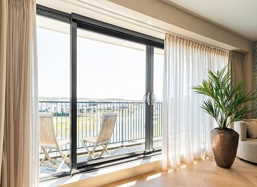Wellnessvilla aan het water met sauna - 13