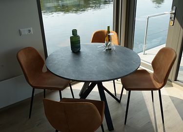 Stilvoller Aufenthalt auf dem Wasser - 9