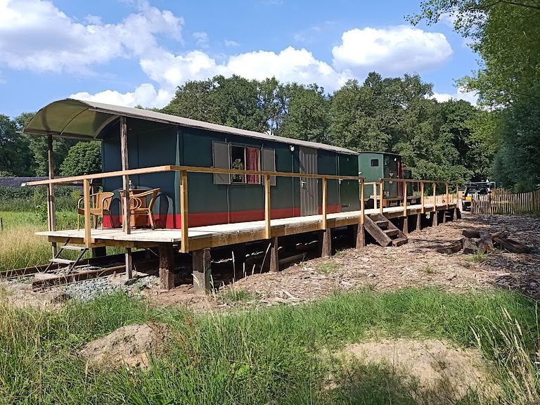 Nuitée unique sur des rails dans la nature - 1