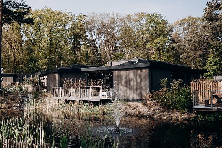 Luxe vakantiehuis aan het water met hottub - 1