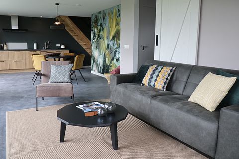 Modern and luxuriously converted henhouse - 3