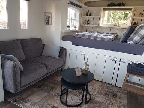 Shepherds hut with hot tub in Drenthe - 5