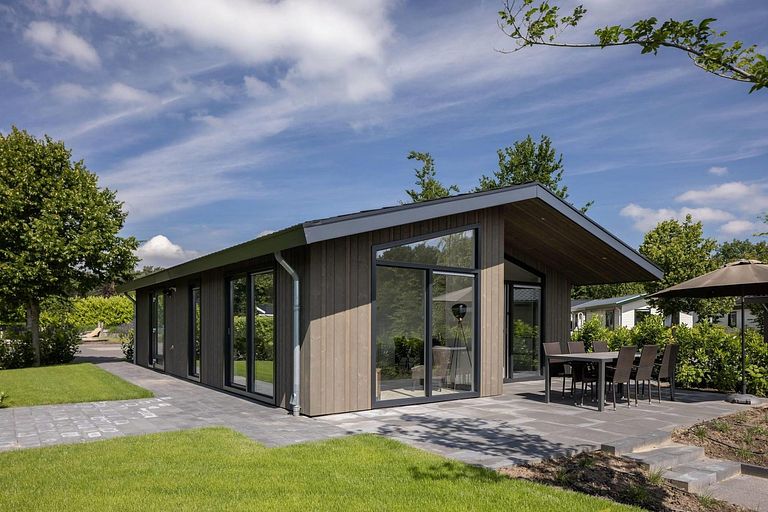 Modern tiny house op leuk vakantiepark - 1
