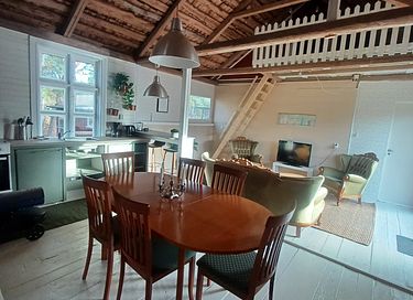 Family Residence with loft and Hideaway - 3