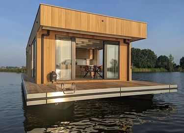 Unieke waterwoning met dakterras
