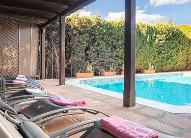 Large holiday home with private pool and garden - 2