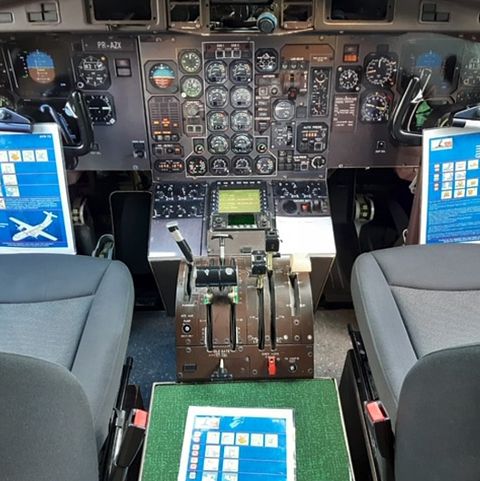 Schlafen in einem Flugzeug mit Kontrollturm - 5