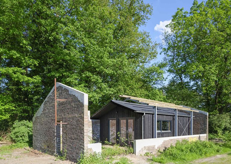 Uniek huis in een ruïne naast De Hoge Veluwe - 1