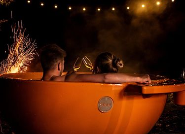 Romantic glamping tent with hot tub - 9