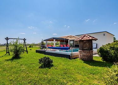 Villa met zwembad, sauna en jacuzzi aan water - 28