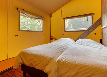 Luxury safari tent in versatile vacation park - 11