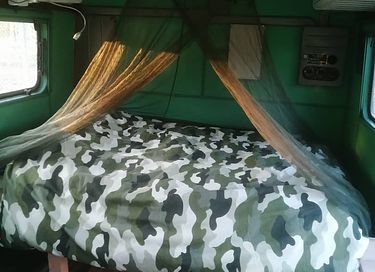 Slapen in een oude militaire operatiewagen  - 7