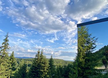 Breathtaking mirror house in Norway - 3