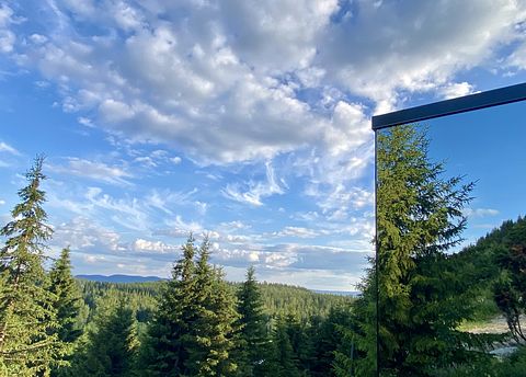 Breathtaking mirror house in Norway - 3