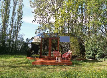 Unique mirror cabin in Zeeland - 1