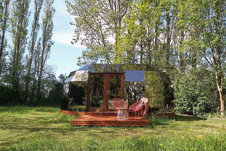 Unique mirror cabin in Zeeland - 1