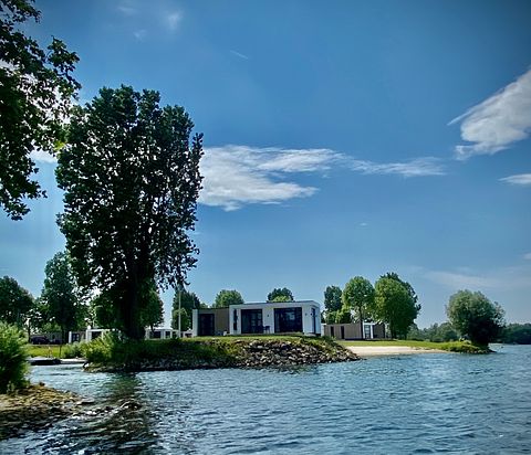 Luxuriöses Ferienhaus direkt am Wasser - 3