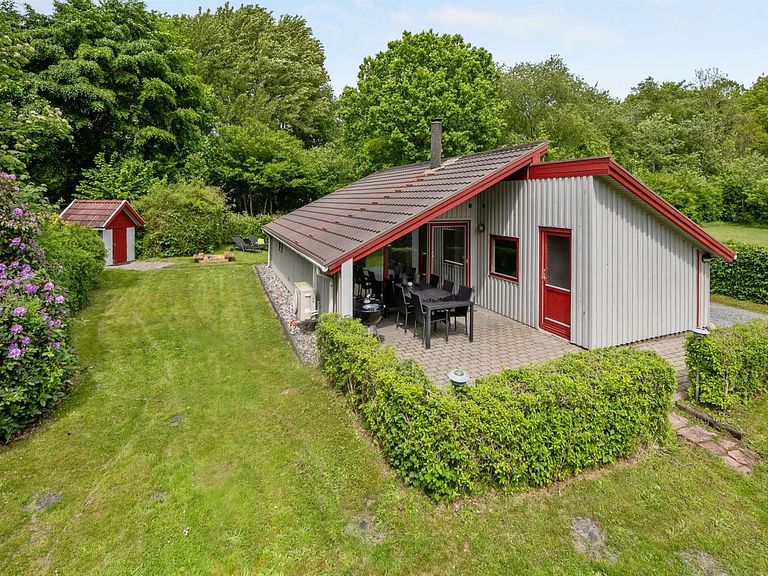 Moderne indrettet feriehus i naturen - 1