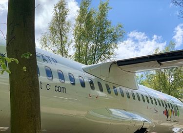 Schlafen in einem Flugzeug mit Kontrollturm - 13