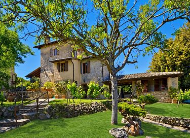 Maison-tour du XIVe siècle dans un cadre verdoyant - 9