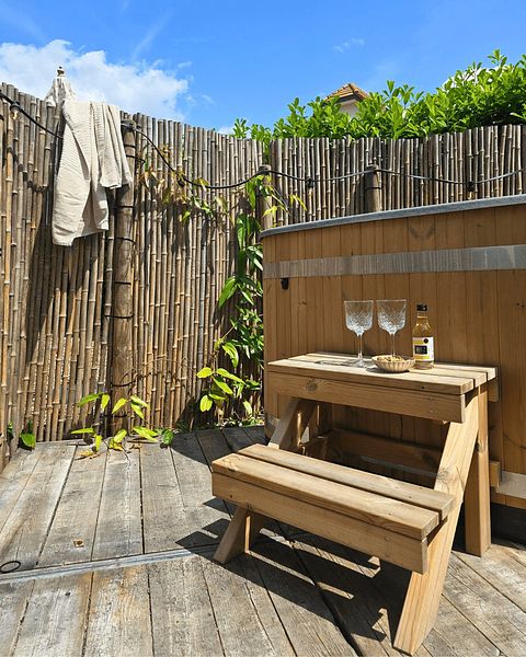 Romantic tiny house with hot tub in Limburg - 3